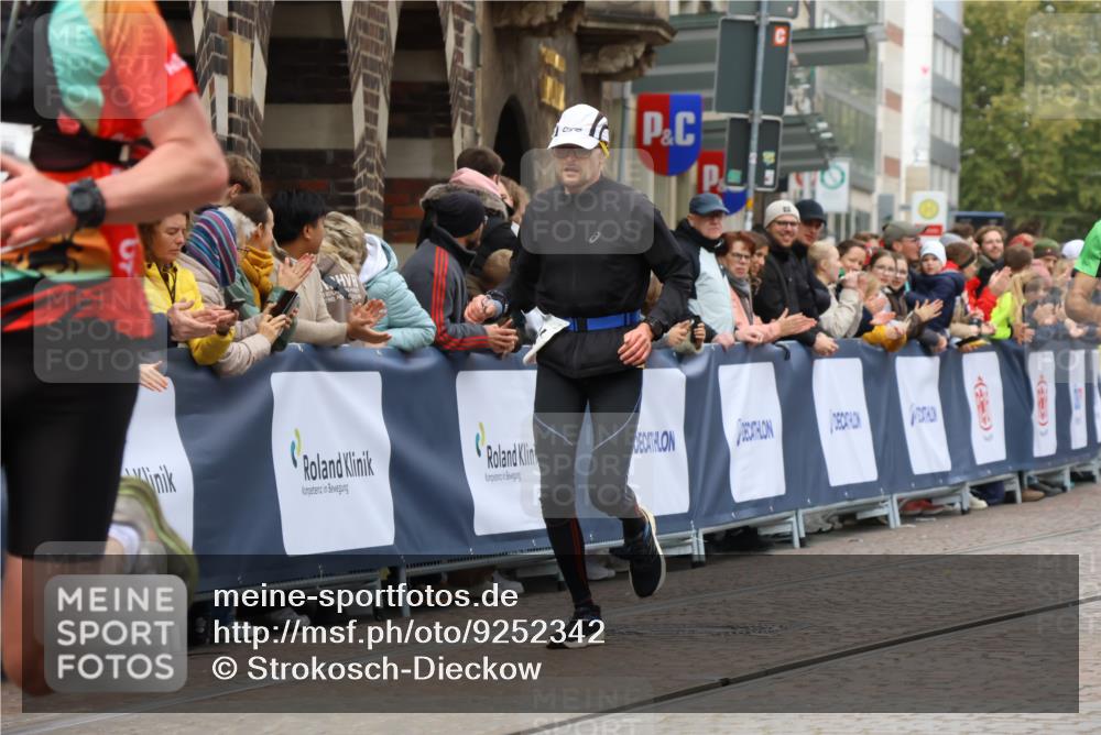 05.10.2025 - 20. swb-Marathon Bremen Strokosch-Dieckow http://msf.ph/oto/9252342 05.10.2025 12:50:33 Ziel 363, 664, 2033, 2267 meine-sportfotos.de
