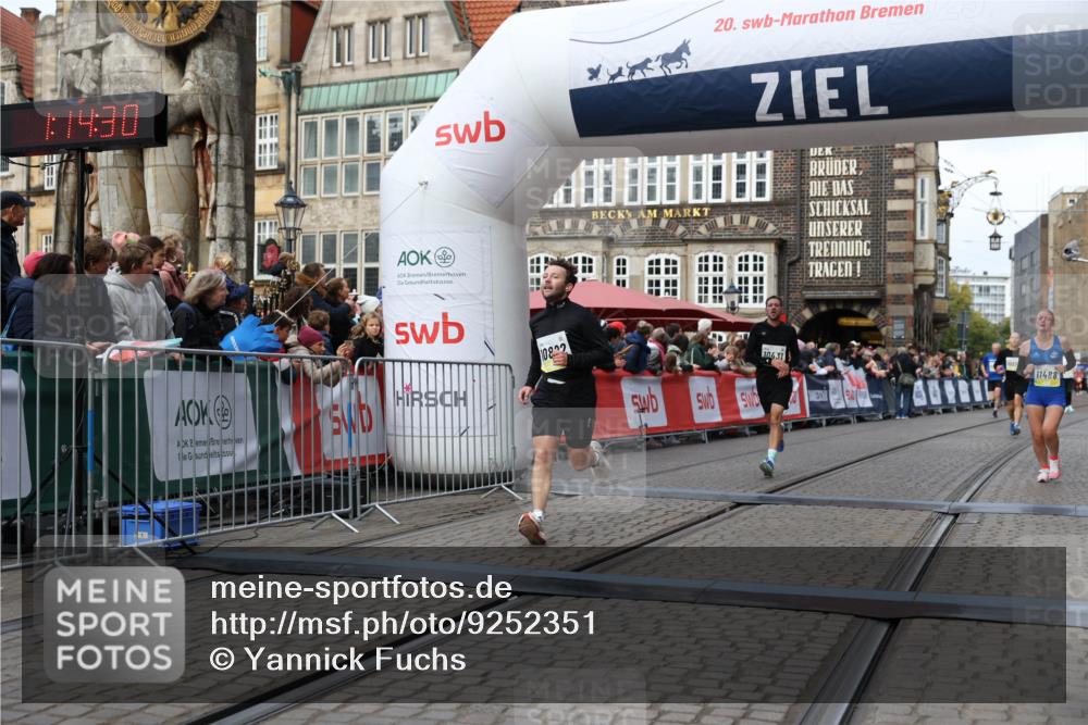 05.10.2025 - 20. swb-Marathon Bremen Yannick Fuchs http://msf.ph/oto/9252351 05.10.2025 10:45:20 Ziel 9290, 10091, 10431, 10822, 10898, 11488 meine-sportfotos.de