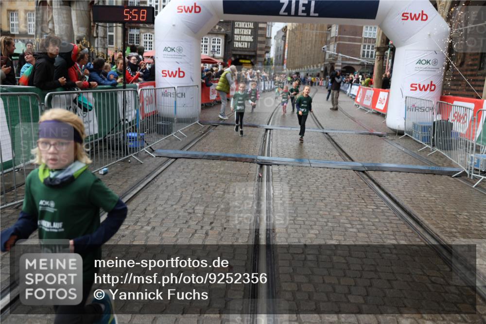 05.10.2025 - 20. swb-Marathon Bremen Yannick Fuchs http://msf.ph/oto/9252356 05.10.2025 15:21:53 Ziel  meine-sportfotos.de