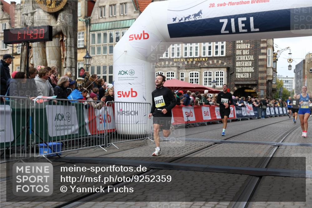 05.10.2025 - 20. swb-Marathon Bremen Yannick Fuchs http://msf.ph/oto/9252359 05.10.2025 10:45:20 Ziel 9290, 10091, 10431, 10822, 10898, 11488 meine-sportfotos.de