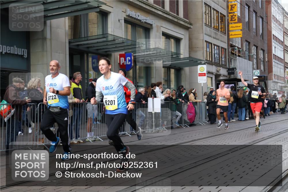 05.10.2025 - 20. swb-Marathon Bremen Strokosch-Dieckow http://msf.ph/oto/9252361 05.10.2025 10:55:05 Ziel 9201, 9318, 9350, 9492, 9514, 9654, 9720, 9722, 9856, 9881, 9902, 9933, 10003, 10107, 10111, 10116, 10195, 10256, 10260, 10262, 10326, 10745, 10757, 10970, 11025, 11042, 11115, 11140, 11197, 11380, 11431, 11702, 9201, 9318, 9350, 9492, 9514, 9654, 9720, 9722, 9856, 9881, 9902, 9933, 10003, 10107, 10111, 10116, 10195, 10256, 10260, 10262, 10326, 10745, 10757, 10970, 11025, 11042, 11115, 11140 meine-sportfotos.de