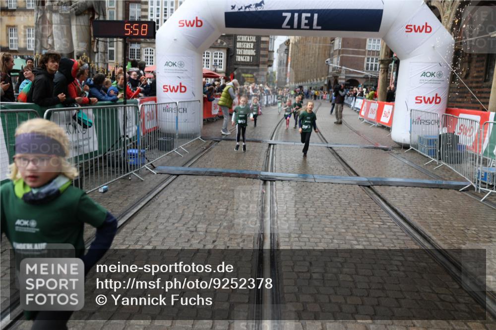 05.10.2025 - 20. swb-Marathon Bremen Yannick Fuchs http://msf.ph/oto/9252378 05.10.2025 15:21:54 Ziel  meine-sportfotos.de