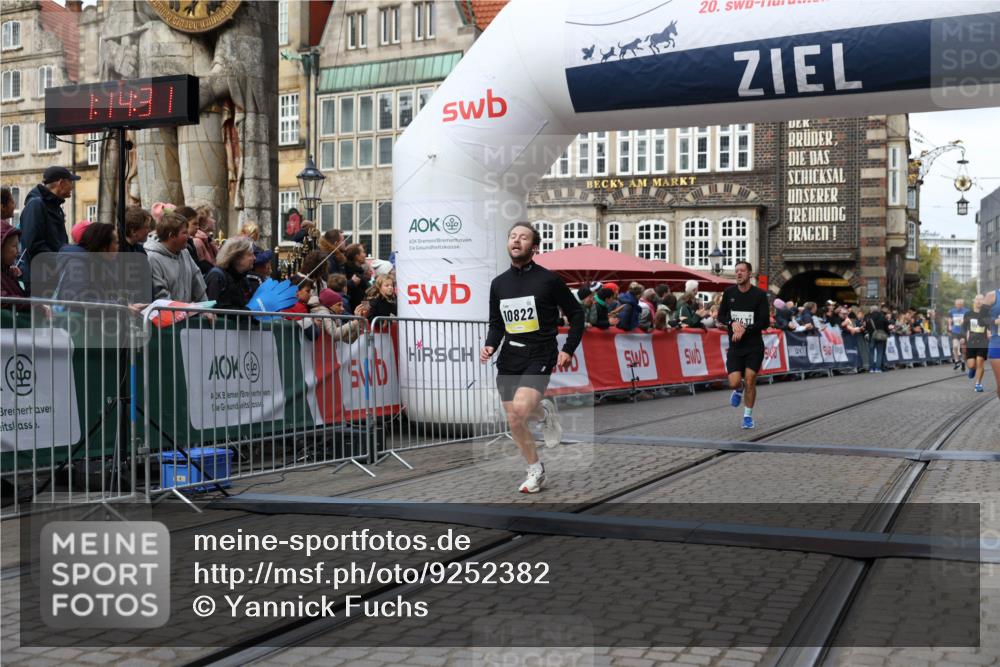 05.10.2025 - 20. swb-Marathon Bremen Yannick Fuchs http://msf.ph/oto/9252382 05.10.2025 10:45:20 Ziel 9290, 10091, 10431, 10822, 10898, 11488 meine-sportfotos.de