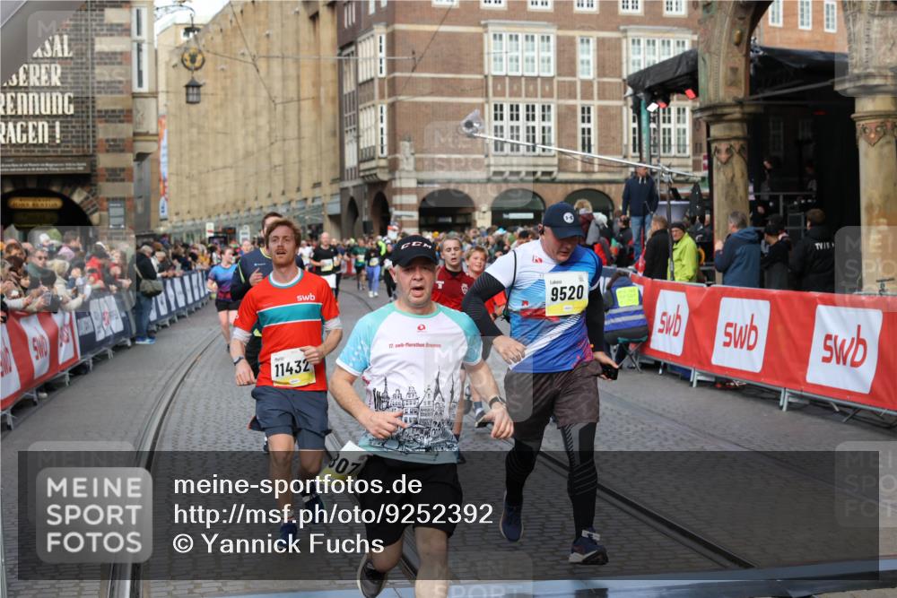 05.10.2025 - 20. swb-Marathon Bremen Yannick Fuchs http://msf.ph/oto/9252392 05.10.2025 10:54:11 Ziel 9313, 9520, 9548, 9807, 9835, 10019, 10075, 10163, 10631, 10662, 10785, 11151, 11152, 11303, 11339, 11432, 11593 meine-sportfotos.de