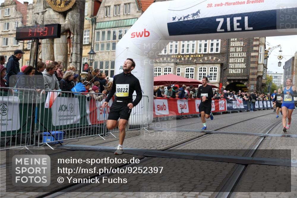 05.10.2025 - 20. swb-Marathon Bremen Yannick Fuchs http://msf.ph/oto/9252397 05.10.2025 10:45:20 Ziel 9290, 10091, 10431, 10822, 10898, 11488 meine-sportfotos.de