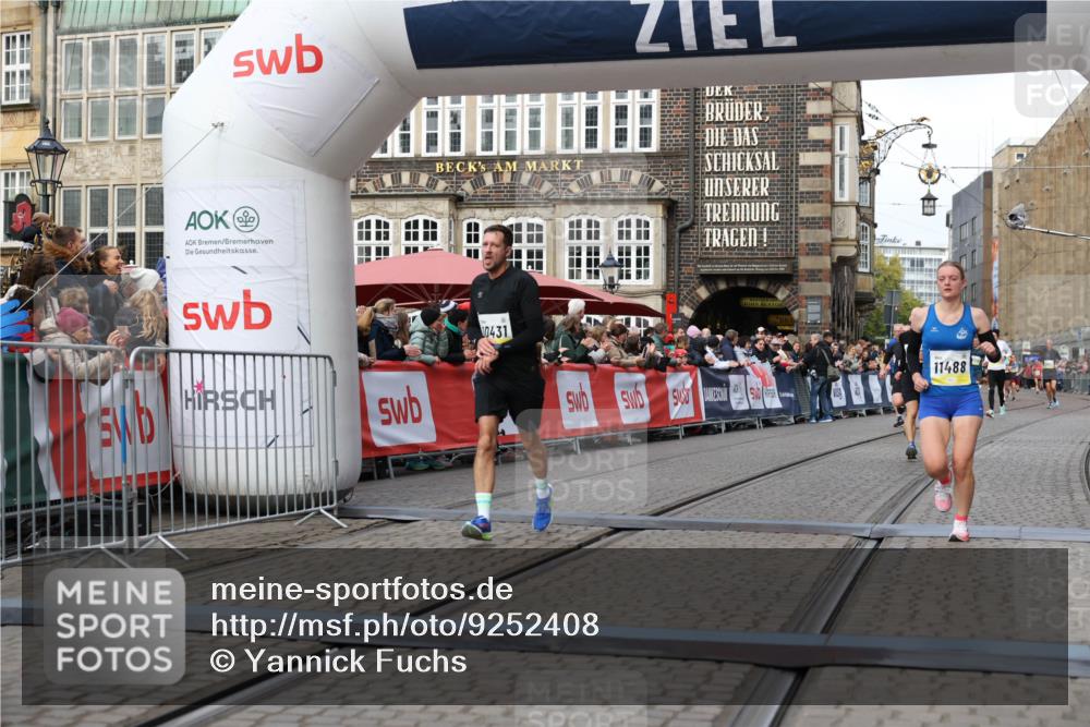 05.10.2025 - 20. swb-Marathon Bremen Yannick Fuchs http://msf.ph/oto/9252408 05.10.2025 10:45:21 Ziel 9290, 10091, 10431, 10822, 10898, 11488 meine-sportfotos.de