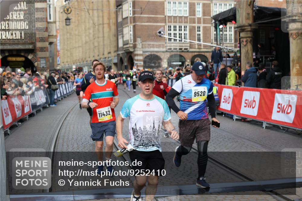 05.10.2025 - 20. swb-Marathon Bremen Yannick Fuchs http://msf.ph/oto/9252410 05.10.2025 10:54:11 Ziel 9313, 9520, 9548, 9807, 9835, 10019, 10075, 10163, 10631, 10662, 10785, 11151, 11152, 11303, 11339, 11432, 11593 meine-sportfotos.de