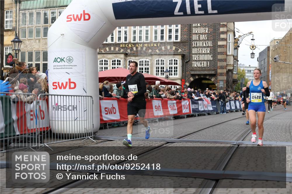 05.10.2025 - 20. swb-Marathon Bremen Yannick Fuchs http://msf.ph/oto/9252418 05.10.2025 10:45:21 Ziel 9290, 10091, 10431, 10822, 10898, 11488 meine-sportfotos.de