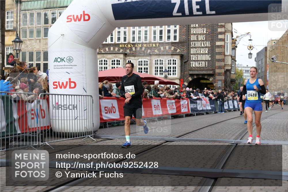 05.10.2025 - 20. swb-Marathon Bremen Yannick Fuchs http://msf.ph/oto/9252428 05.10.2025 10:45:21 Ziel 9290, 10091, 10431, 10822, 10898, 11488 meine-sportfotos.de