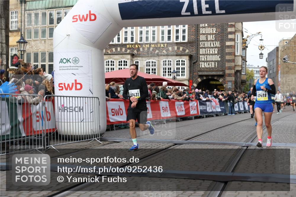 05.10.2025 - 20. swb-Marathon Bremen Yannick Fuchs http://msf.ph/oto/9252436 05.10.2025 10:45:21 Ziel 9290, 10091, 10431, 10822, 10898, 11488 meine-sportfotos.de