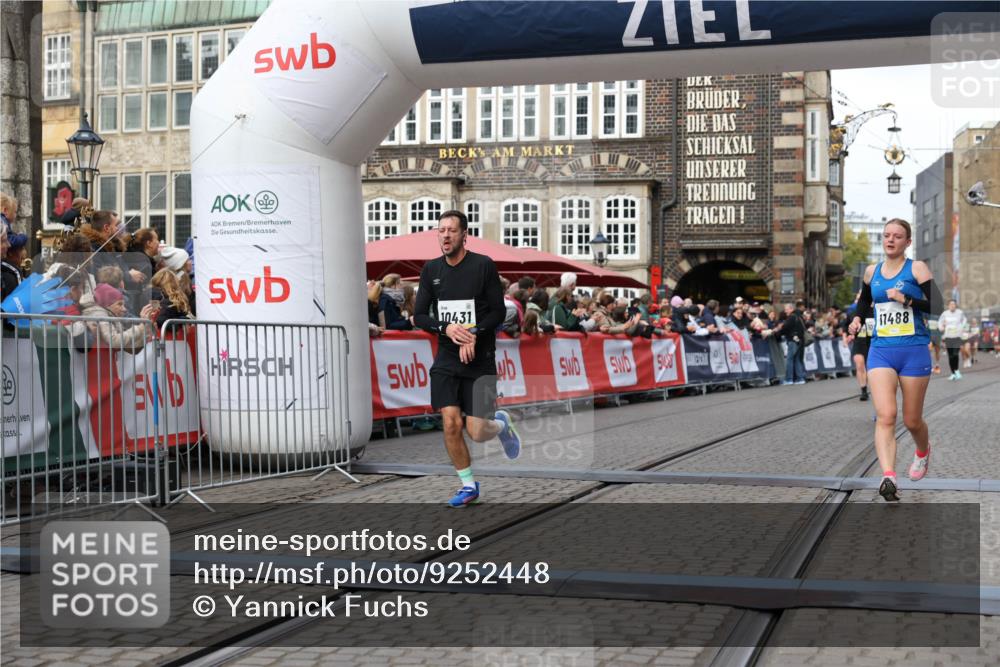 05.10.2025 - 20. swb-Marathon Bremen Yannick Fuchs http://msf.ph/oto/9252448 05.10.2025 10:45:21 Ziel 9290, 10091, 10431, 10822, 10898, 11488 meine-sportfotos.de
