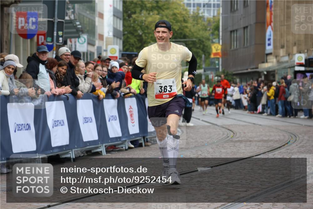 05.10.2025 - 20. swb-Marathon Bremen Strokosch-Dieckow http://msf.ph/oto/9252454 05.10.2025 12:50:36 Ziel 363, 664 meine-sportfotos.de