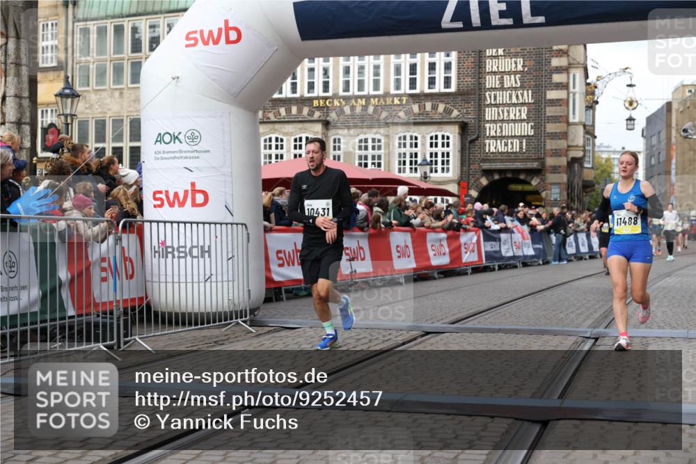 05.10.2025 - 20. swb-Marathon Bremen Yannick Fuchs http://msf.ph/oto/9252457 05.10.2025 10:45:21 Ziel 9290, 10091, 10431, 10822, 10898, 11488 meine-sportfotos.de