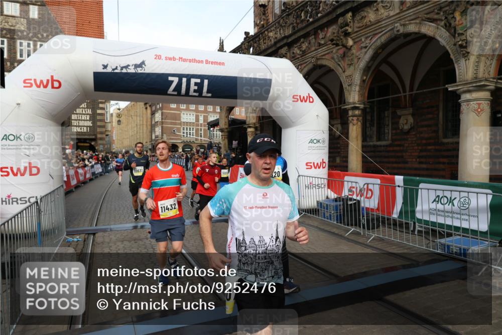 05.10.2025 - 20. swb-Marathon Bremen Yannick Fuchs http://msf.ph/oto/9252476 05.10.2025 10:54:12 Ziel 9313, 9520, 9807, 9835, 10019, 10075, 10163, 10631, 10662, 11151, 11152, 11303, 11339, 11347, 11432, 11593 meine-sportfotos.de