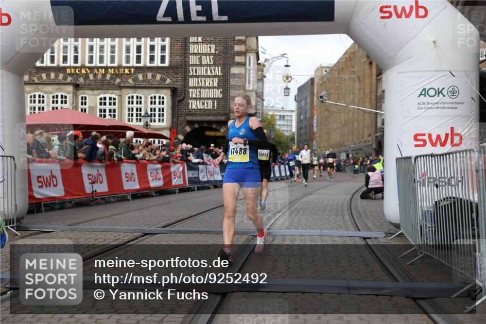 05.10.2025 - 20. swb-Marathon Bremen Yannick Fuchs http://msf.ph/oto/9252492 05.10.2025 10:45:22 Ziel 9290, 9963, 10431, 10822, 10898, 11488 meine-sportfotos.de