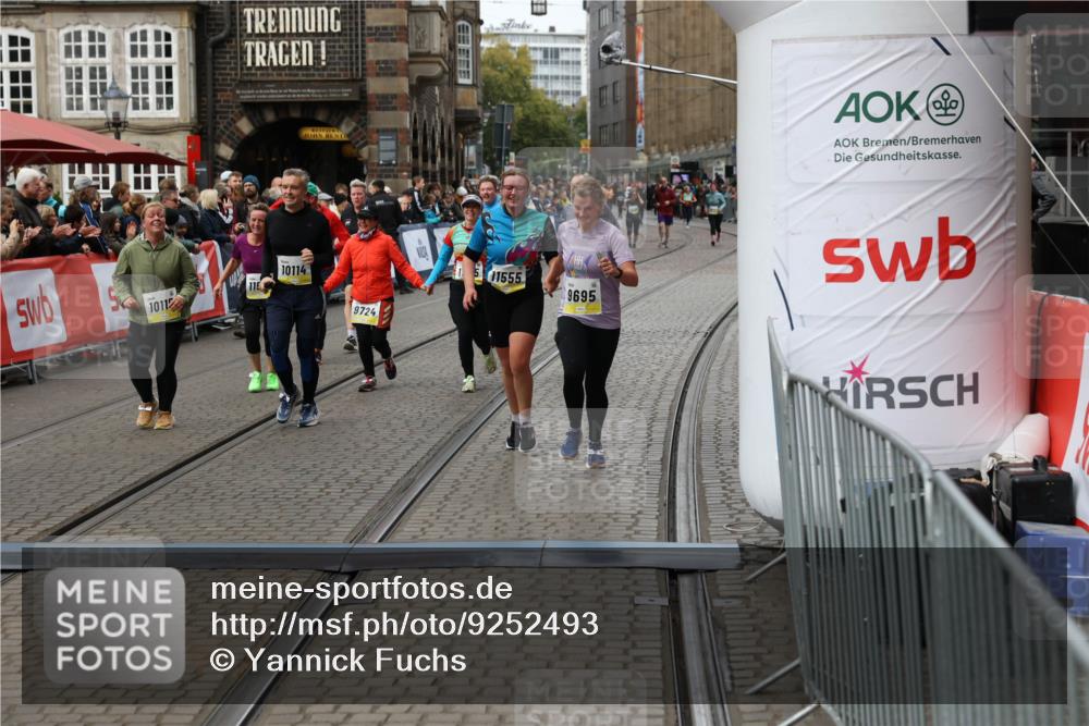 05.10.2025 - 20. swb-Marathon Bremen Yannick Fuchs http://msf.ph/oto/9252493 05.10.2025 11:14:22 Ziel 9695, 9724, 10114, 10115, 11036, 11135, 11539, 11555 meine-sportfotos.de