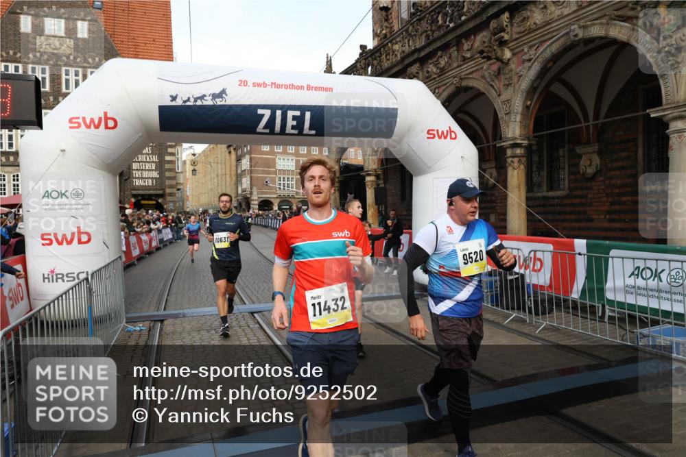 05.10.2025 - 20. swb-Marathon Bremen Yannick Fuchs http://msf.ph/oto/9252502 05.10.2025 10:54:13 Ziel 9313, 9520, 9807, 9835, 10019, 10075, 10631, 10662, 11151, 11303, 11339, 11347, 11432, 11593 meine-sportfotos.de