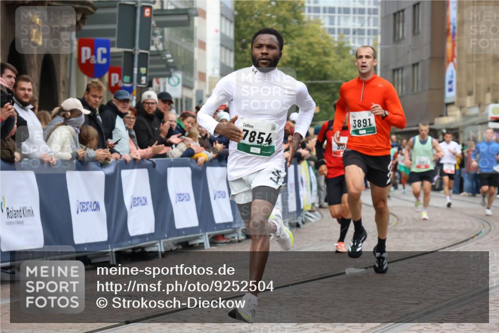 05.10.2025 - 20. swb-Marathon Bremen Strokosch-Dieckow http://msf.ph/oto/9252504 05.10.2025 12:50:49 Ziel 908, 3891, 7854 meine-sportfotos.de