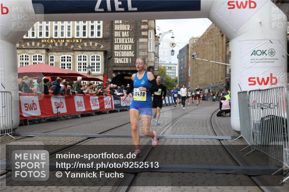 05.10.2025 - 20. swb-Marathon Bremen Yannick Fuchs http://msf.ph/oto/9252513 05.10.2025 10:45:22 Ziel 9290, 9963, 10431, 10822, 10898, 11488 meine-sportfotos.de