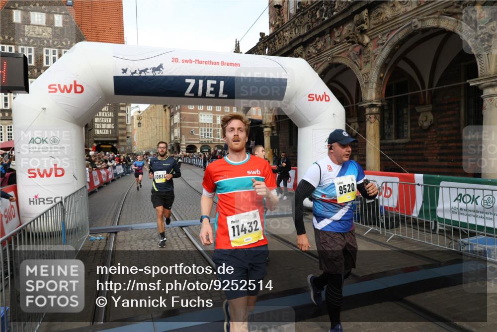 05.10.2025 - 20. swb-Marathon Bremen Yannick Fuchs http://msf.ph/oto/9252514 05.10.2025 10:54:13 Ziel 9313, 9520, 9807, 9835, 10019, 10075, 10631, 10662, 11151, 11303, 11339, 11347, 11432, 11593 meine-sportfotos.de