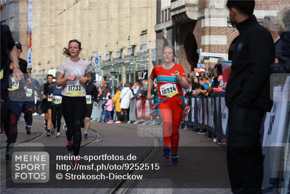 05.10.2025 - 20. swb-Marathon Bremen Strokosch-Dieckow http://msf.ph/oto/9252515 05.10.2025 11:01:36 Ziel 9269, 9278, 9294, 9322, 9432, 9782, 10026, 10030, 10056, 10324, 10370, 10562, 11223, 11463, 11493, 11732, 11733 meine-sportfotos.de