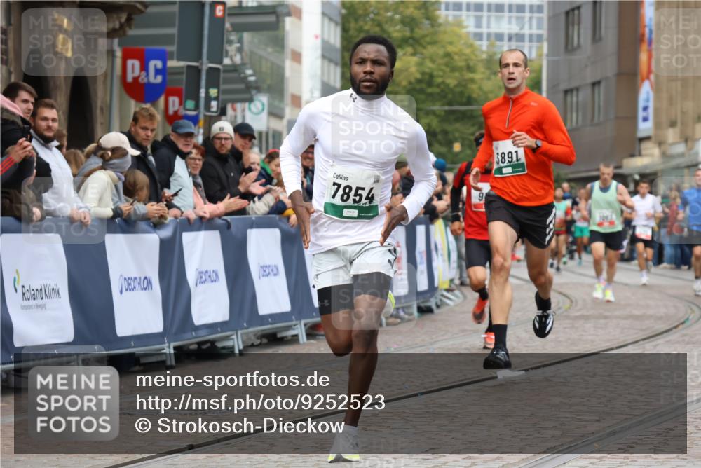 05.10.2025 - 20. swb-Marathon Bremen Strokosch-Dieckow http://msf.ph/oto/9252523 05.10.2025 12:50:50 Ziel 908, 3891, 7854 meine-sportfotos.de