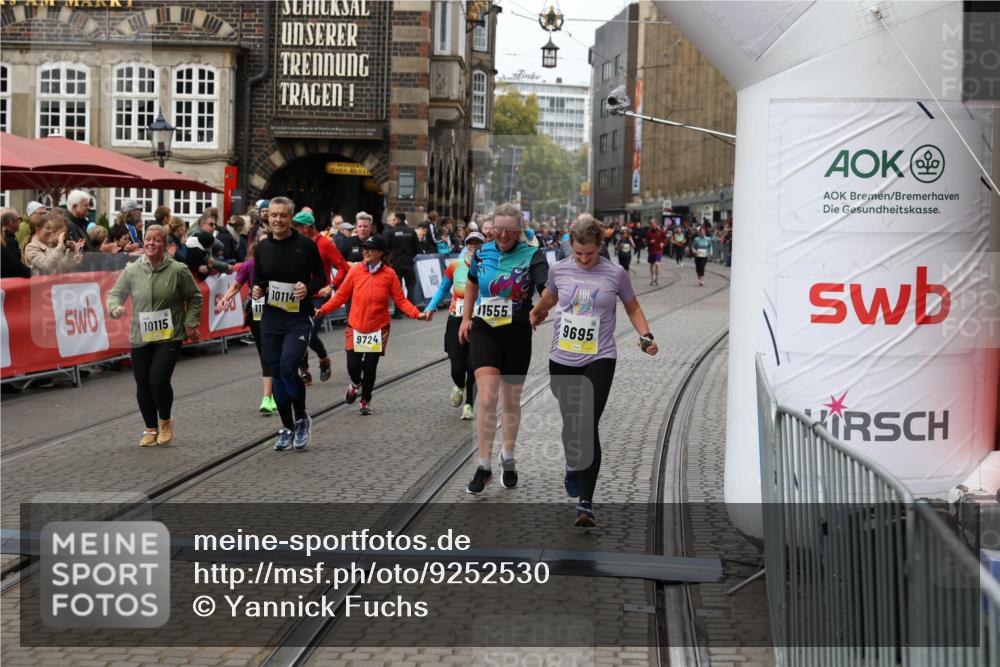 05.10.2025 - 20. swb-Marathon Bremen Yannick Fuchs http://msf.ph/oto/9252530 05.10.2025 11:14:23 Ziel 9695, 9724, 10114, 10115, 10201, 10832, 11036, 11135, 11539, 11555 meine-sportfotos.de