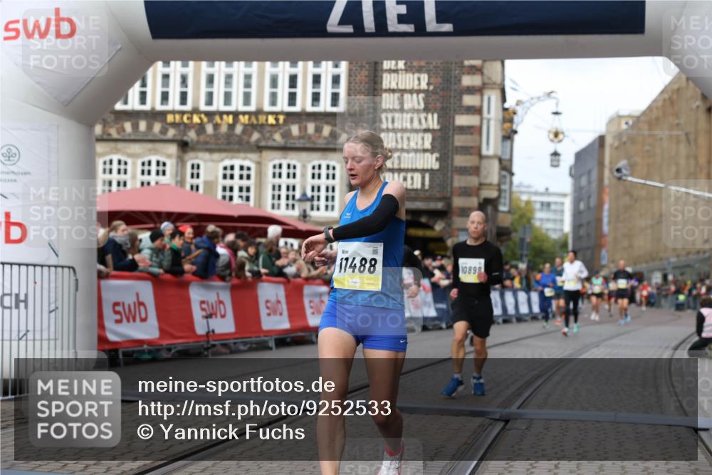 05.10.2025 - 20. swb-Marathon Bremen Yannick Fuchs http://msf.ph/oto/9252533 05.10.2025 10:45:23 Ziel 9290, 9963, 10431, 10822, 10898, 11488 meine-sportfotos.de