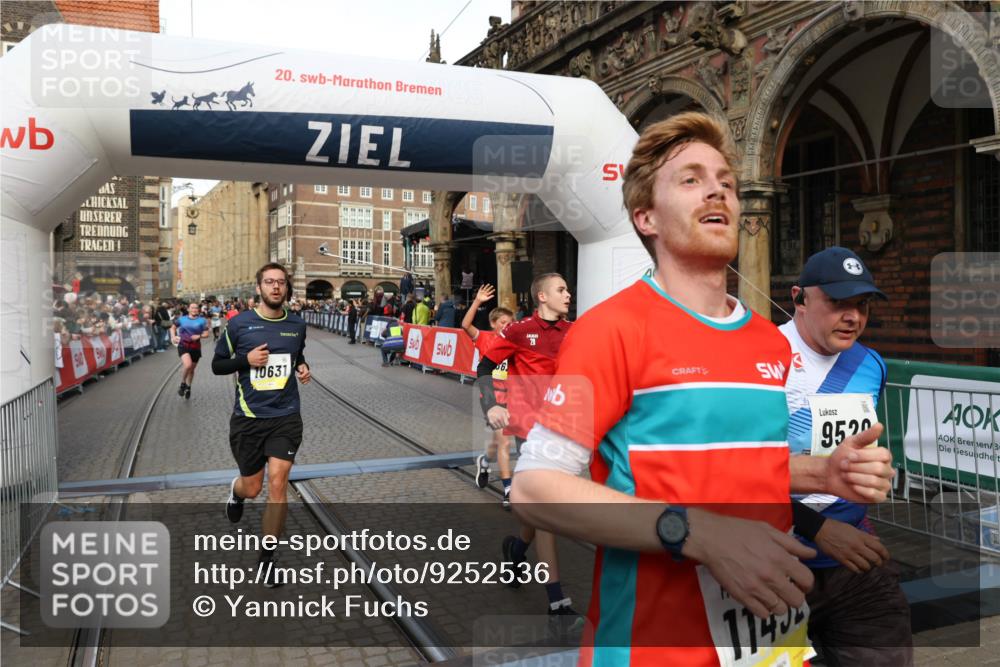 05.10.2025 - 20. swb-Marathon Bremen Yannick Fuchs http://msf.ph/oto/9252536 05.10.2025 10:54:13 Ziel 9313, 9520, 9807, 9835, 10019, 10075, 10631, 10662, 11151, 11303, 11339, 11347, 11432, 11593 meine-sportfotos.de