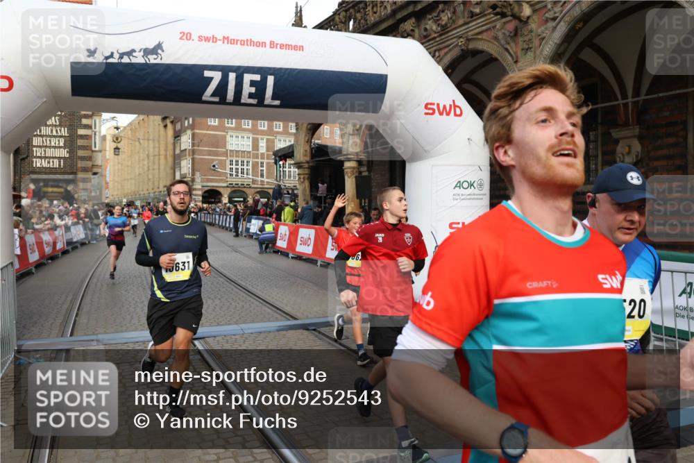 05.10.2025 - 20. swb-Marathon Bremen Yannick Fuchs http://msf.ph/oto/9252543 05.10.2025 10:54:13 Ziel 9313, 9520, 9807, 9835, 10019, 10075, 10631, 10662, 11151, 11303, 11339, 11347, 11432, 11593 meine-sportfotos.de