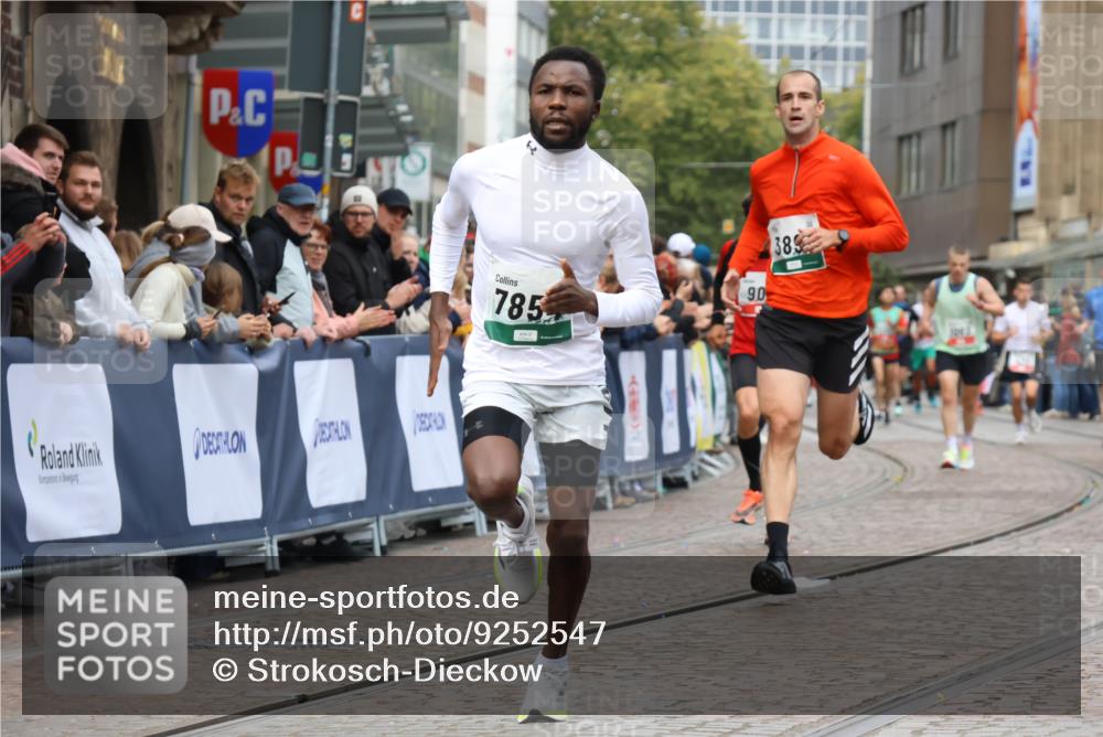 05.10.2025 - 20. swb-Marathon Bremen Strokosch-Dieckow http://msf.ph/oto/9252547 05.10.2025 12:50:50 Ziel 908, 3891, 7854 meine-sportfotos.de