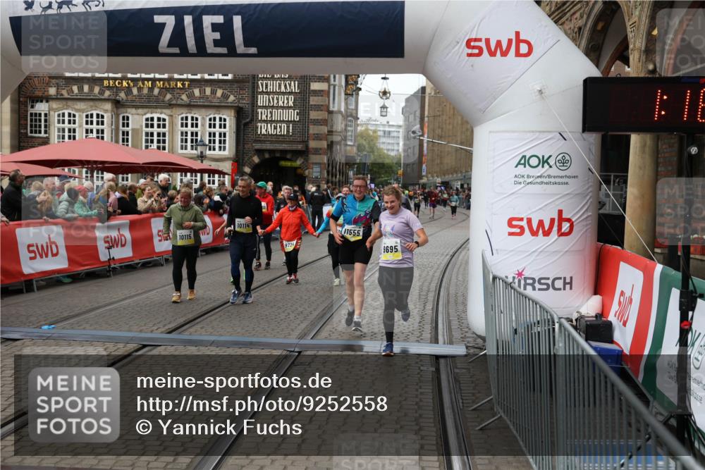 05.10.2025 - 20. swb-Marathon Bremen Yannick Fuchs http://msf.ph/oto/9252558 05.10.2025 11:14:23 Ziel 9695, 9724, 10114, 10115, 10201, 10832, 11036, 11135, 11539, 11555 meine-sportfotos.de