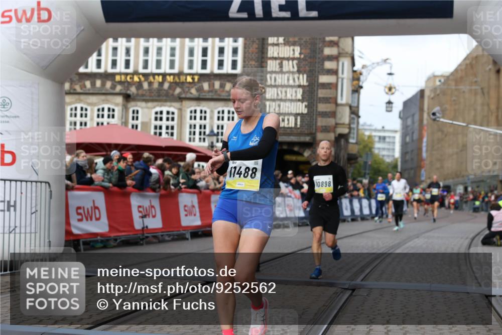 05.10.2025 - 20. swb-Marathon Bremen Yannick Fuchs http://msf.ph/oto/9252562 05.10.2025 10:45:23 Ziel 9290, 9963, 10431, 10822, 10898, 11488 meine-sportfotos.de