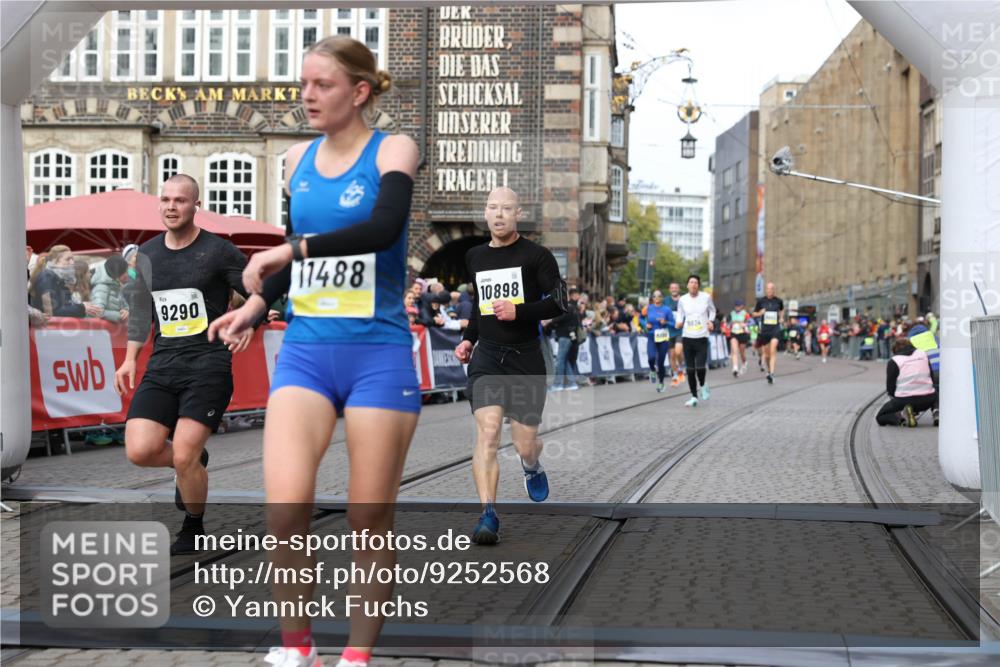 05.10.2025 - 20. swb-Marathon Bremen Yannick Fuchs http://msf.ph/oto/9252568 05.10.2025 10:45:23 Ziel 9290, 9963, 10431, 10822, 10898, 11488 meine-sportfotos.de