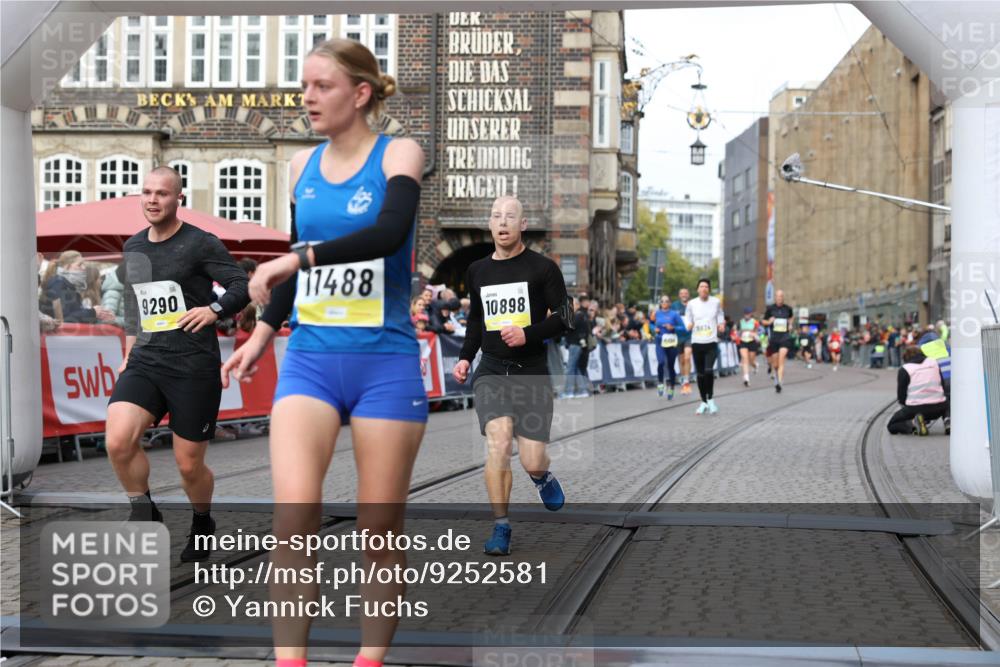 05.10.2025 - 20. swb-Marathon Bremen Yannick Fuchs http://msf.ph/oto/9252581 05.10.2025 10:45:23 Ziel 9290, 9963, 10431, 10822, 10898, 11488 meine-sportfotos.de