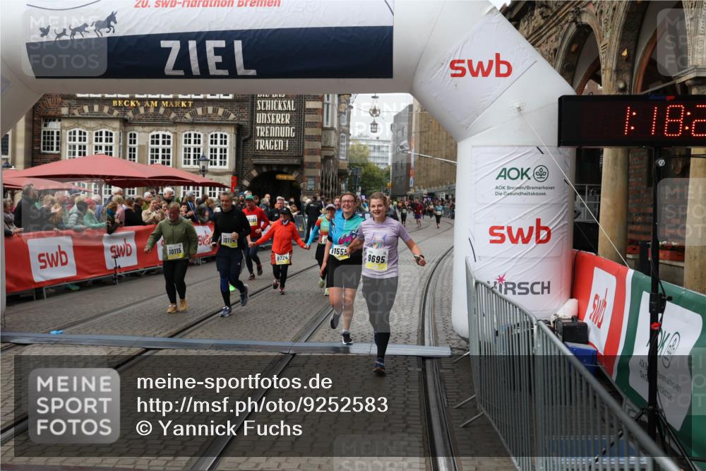 05.10.2025 - 20. swb-Marathon Bremen Yannick Fuchs http://msf.ph/oto/9252583 05.10.2025 11:14:23 Ziel 9695, 9724, 10114, 10115, 10201, 10832, 11036, 11135, 11539, 11555 meine-sportfotos.de