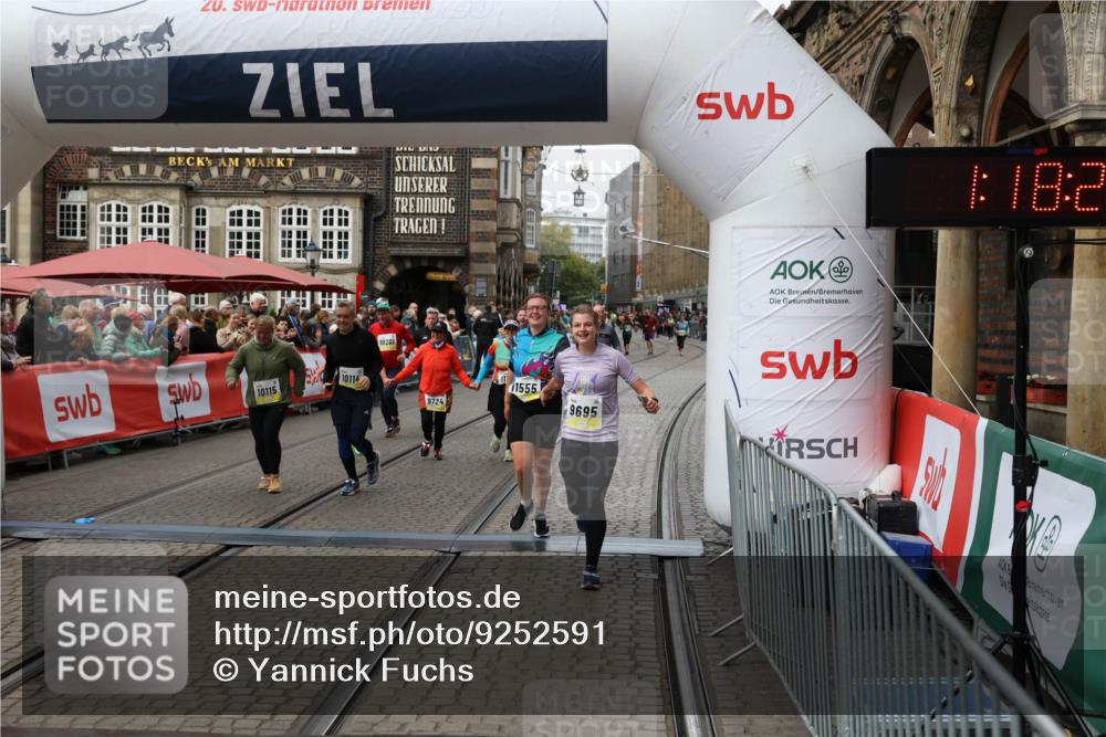 05.10.2025 - 20. swb-Marathon Bremen Yannick Fuchs http://msf.ph/oto/9252591 05.10.2025 11:14:23 Ziel 9695, 9724, 10114, 10115, 10201, 10832, 11036, 11135, 11539, 11555 meine-sportfotos.de