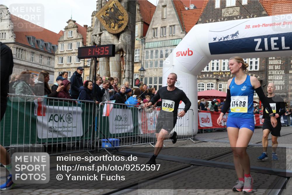 05.10.2025 - 20. swb-Marathon Bremen Yannick Fuchs http://msf.ph/oto/9252597 05.10.2025 10:45:24 Ziel 9290, 9963, 10431, 10634, 10822, 10898, 11488 meine-sportfotos.de