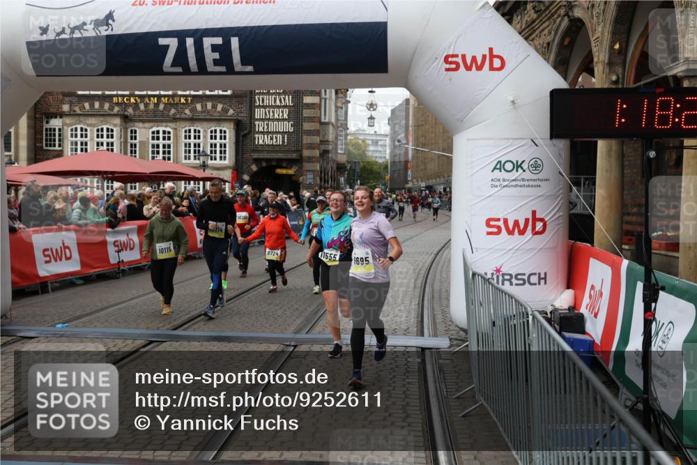 05.10.2025 - 20. swb-Marathon Bremen Yannick Fuchs http://msf.ph/oto/9252611 05.10.2025 11:14:24 Ziel 9695, 9724, 9818, 9819, 10114, 10115, 10201, 10832, 11135, 11539, 11555 meine-sportfotos.de