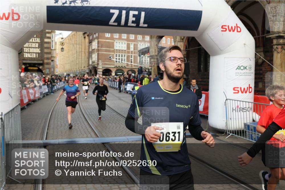 05.10.2025 - 20. swb-Marathon Bremen Yannick Fuchs http://msf.ph/oto/9252630 05.10.2025 10:54:14 Ziel 9520, 9807, 9835, 10019, 10075, 10631, 10662, 11151, 11303, 11339, 11347, 11432, 11593 meine-sportfotos.de