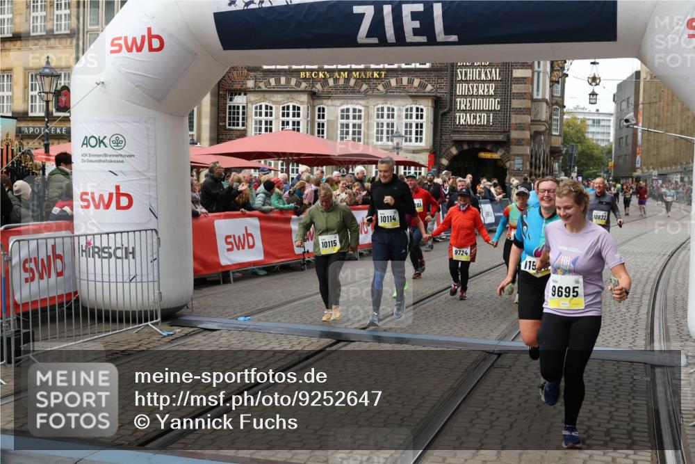 05.10.2025 - 20. swb-Marathon Bremen Yannick Fuchs http://msf.ph/oto/9252647 05.10.2025 11:14:24 Ziel 9695, 9724, 9818, 9819, 10114, 10115, 10201, 10832, 11135, 11539, 11555 meine-sportfotos.de