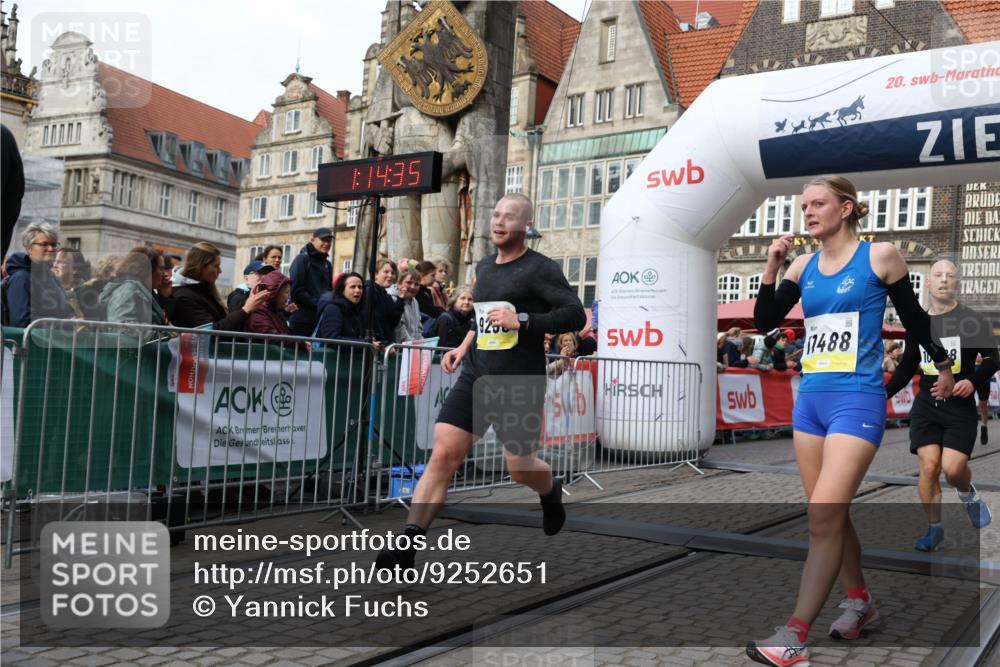 05.10.2025 - 20. swb-Marathon Bremen Yannick Fuchs http://msf.ph/oto/9252651 05.10.2025 10:45:24 Ziel 9290, 9963, 10431, 10634, 10822, 10898, 11488 meine-sportfotos.de