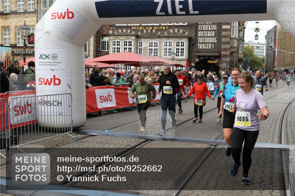 05.10.2025 - 20. swb-Marathon Bremen Yannick Fuchs http://msf.ph/oto/9252662 05.10.2025 11:14:24 Ziel 9695, 9724, 9818, 9819, 10114, 10115, 10201, 10832, 11135, 11539, 11555 meine-sportfotos.de