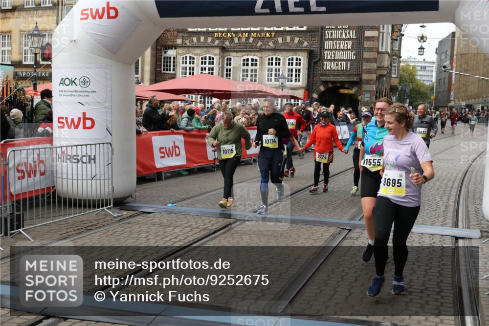 05.10.2025 - 20. swb-Marathon Bremen Yannick Fuchs http://msf.ph/oto/9252675 05.10.2025 11:14:24 Ziel 9695, 9724, 9818, 9819, 10114, 10115, 10201, 10832, 11135, 11539, 11555 meine-sportfotos.de