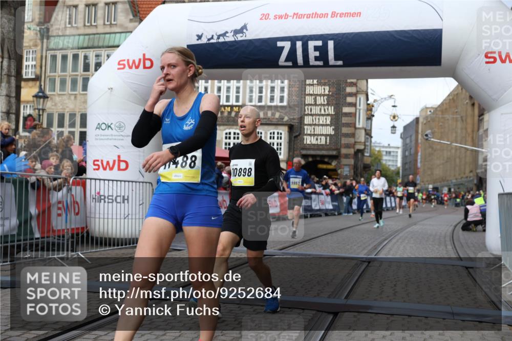 05.10.2025 - 20. swb-Marathon Bremen Yannick Fuchs http://msf.ph/oto/9252684 05.10.2025 10:45:25 Ziel 9290, 9963, 10431, 10634, 10822, 10898, 11488 meine-sportfotos.de