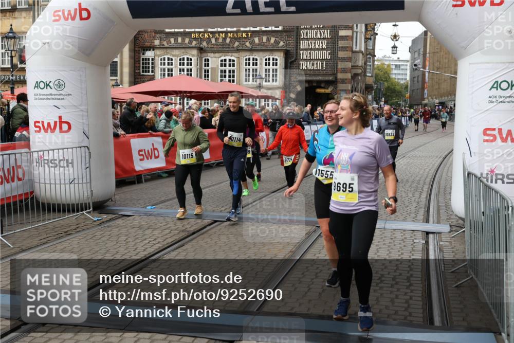 05.10.2025 - 20. swb-Marathon Bremen Yannick Fuchs http://msf.ph/oto/9252690 05.10.2025 11:14:25 Ziel 9695, 9724, 9818, 9819, 10114, 10115, 10201, 10832, 11135, 11539, 11555 meine-sportfotos.de