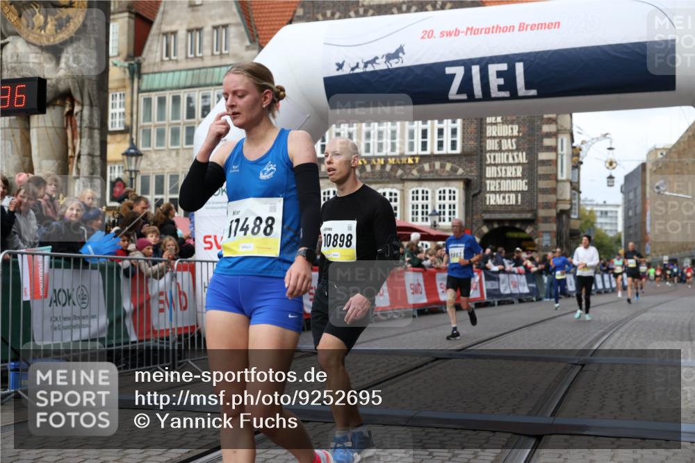 05.10.2025 - 20. swb-Marathon Bremen Yannick Fuchs http://msf.ph/oto/9252695 05.10.2025 10:45:25 Ziel 9290, 9963, 10431, 10634, 10822, 10898, 11488 meine-sportfotos.de