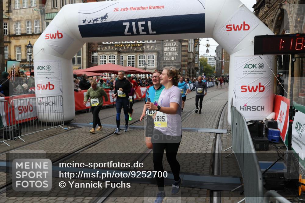 05.10.2025 - 20. swb-Marathon Bremen Yannick Fuchs http://msf.ph/oto/9252700 05.10.2025 11:14:25 Ziel 9695, 9724, 9818, 9819, 10114, 10115, 10201, 10832, 11135, 11539, 11555 meine-sportfotos.de