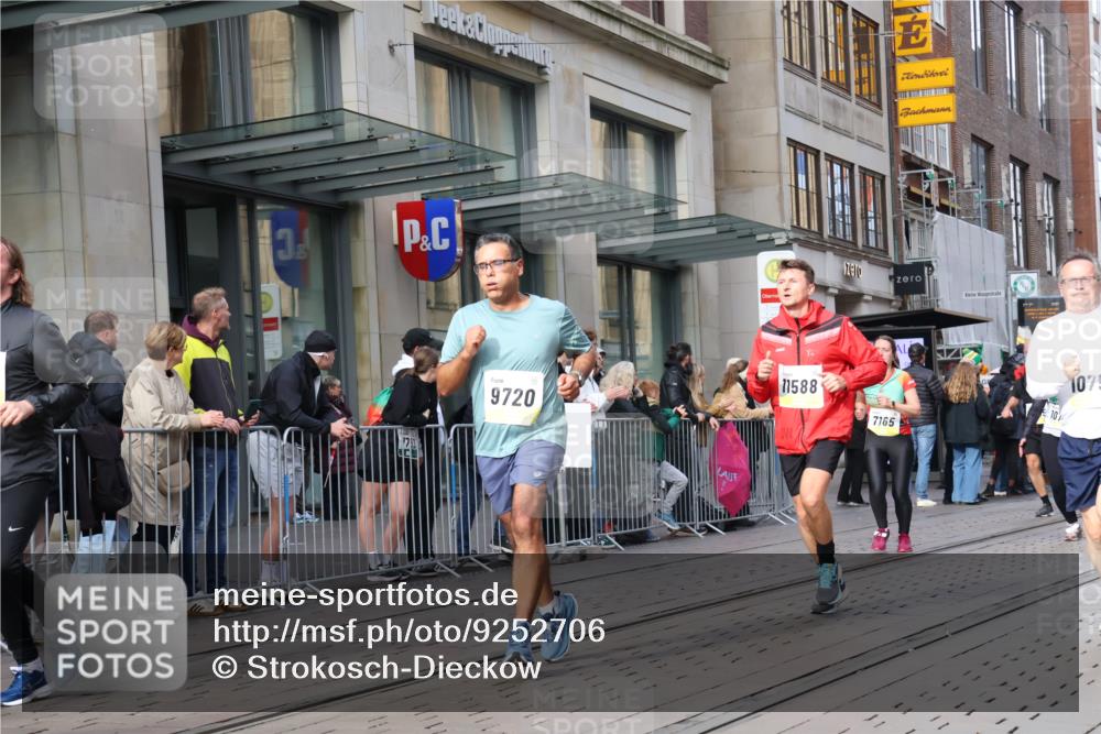 05.10.2025 - 20. swb-Marathon Bremen Strokosch-Dieckow http://msf.ph/oto/9252706 05.10.2025 10:55:17 Ziel 7165, 9195, 9197, 9492, 9521, 9621, 9720, 9722, 9856, 9882, 9902, 10088, 10107, 10111, 10195, 10253, 10256, 10262, 10287, 10323, 10385, 10475, 10653, 10745, 10755, 10757, 10800, 10909, 11025, 11081, 11197, 11249, 11380, 11586, 11588, 11624, 7165, 9195, 9197, 9492, 9521, 9621, 9720, 9722, 9856, 9882, 9902, 10088, 10107, 10111, 10195, 10253, 10256, 10262, 10287, 10323, 10385, 10475, 10653, 10745, 10755, 10757, 10800, 10909, 11025, 11081, 11249 meine-sportfotos.de