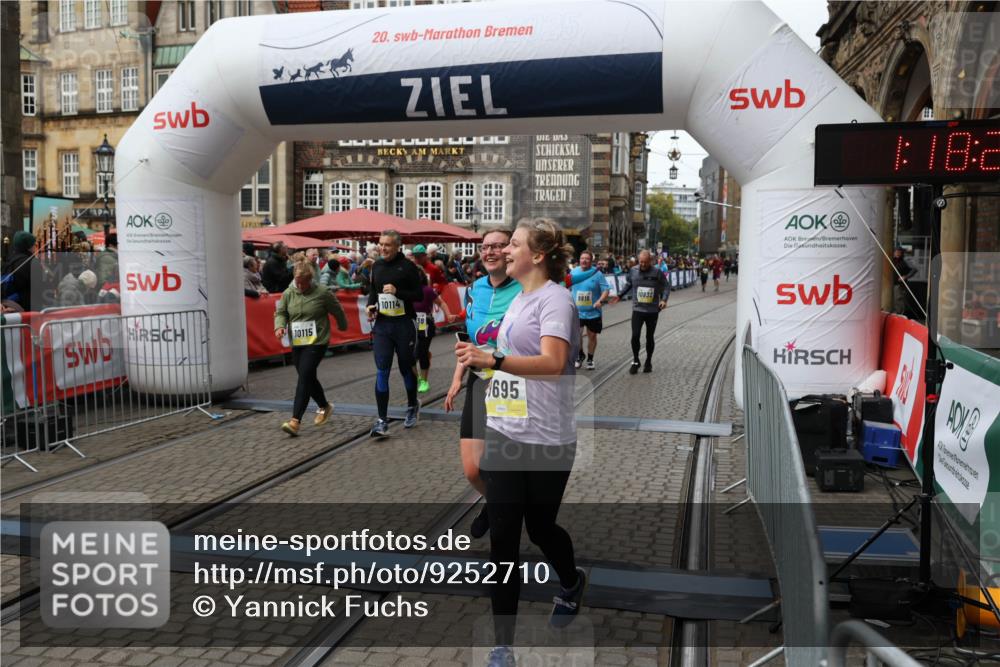 05.10.2025 - 20. swb-Marathon Bremen Yannick Fuchs http://msf.ph/oto/9252710 05.10.2025 11:14:25 Ziel 9695, 9724, 9818, 9819, 10114, 10115, 10201, 10832, 11135, 11539, 11555 meine-sportfotos.de
